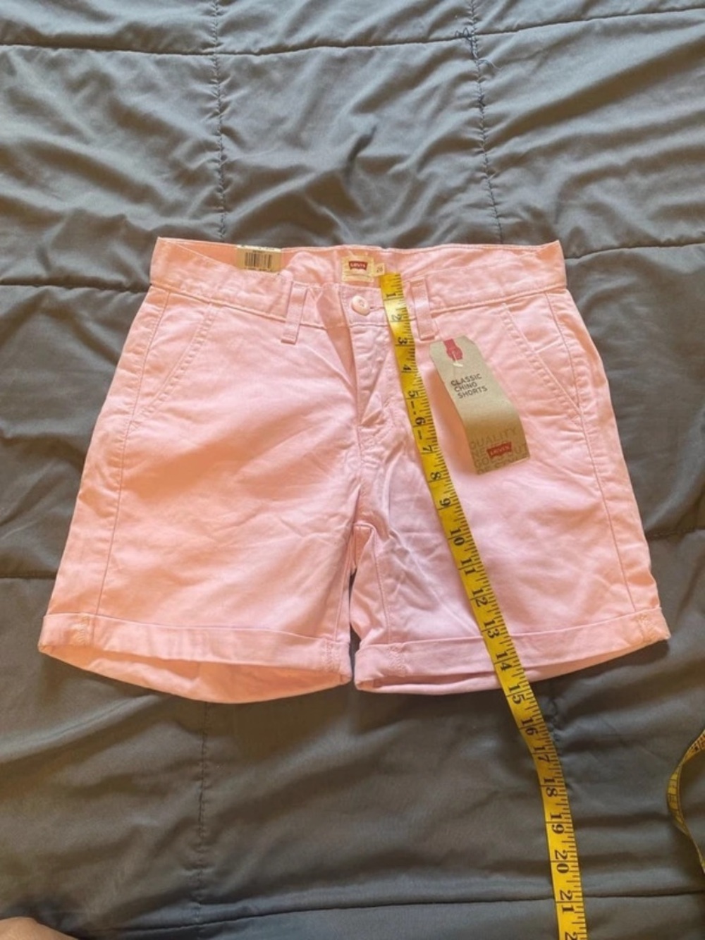 Classic Levi’s Women's Pink Chino Shorts size 26